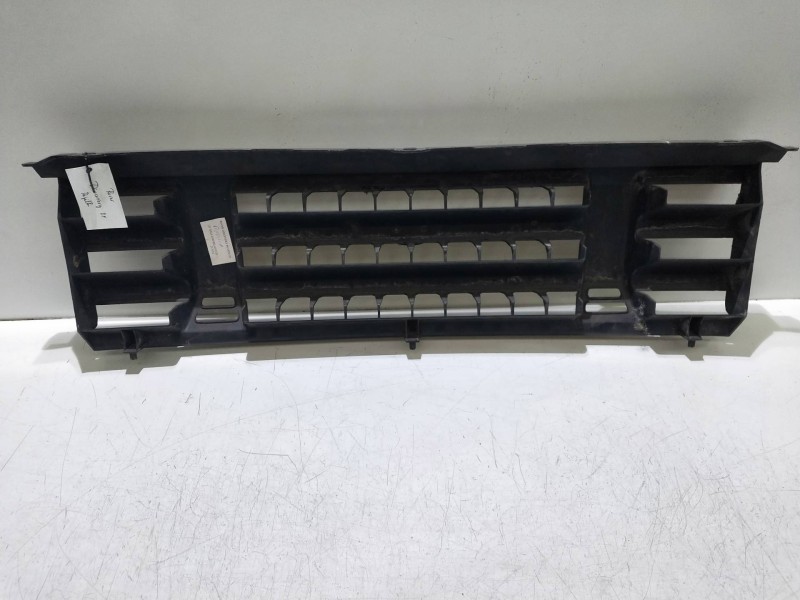 Recambio de rejilla delantera para land rover discovery (salljg/lj) referencia OEM IAM   