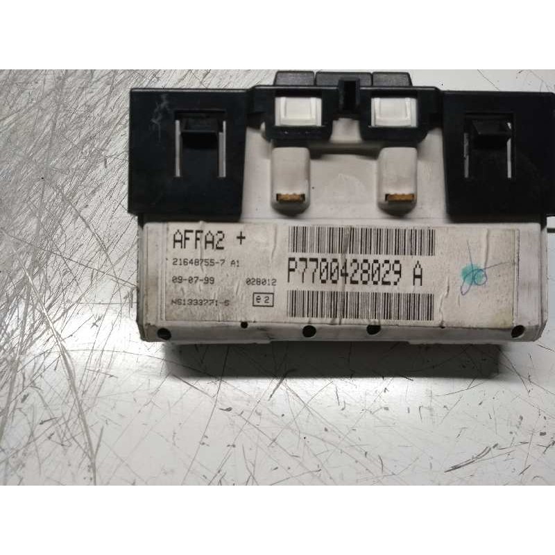Recambio de pantalla multifuncion para renault megane i fase 2 berlina (ba0) 1.9 d rt referencia OEM IAM P7700428029A 216487557 