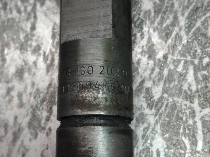 Recambio de inyector para volkswagen golf iv berlina (1j1) conceptline referencia OEM IAM 0432193694 028130202Q 