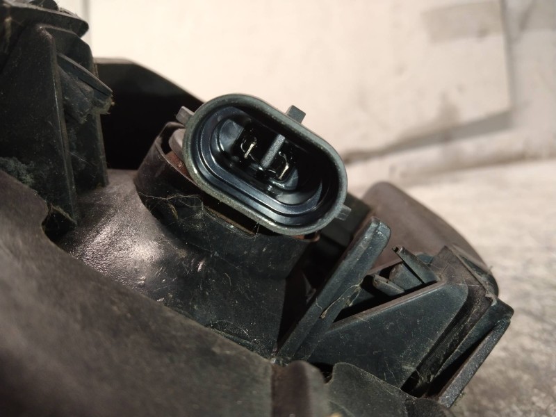 Recambio de faro antiniebla derecho para kia sportage ex referencia OEM IAM 922021F0  