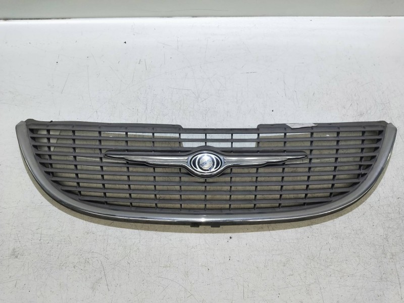 Recambio de rejilla delantera para chrysler voyager (rg) 2.5 crd cat referencia OEM IAM 4857522  