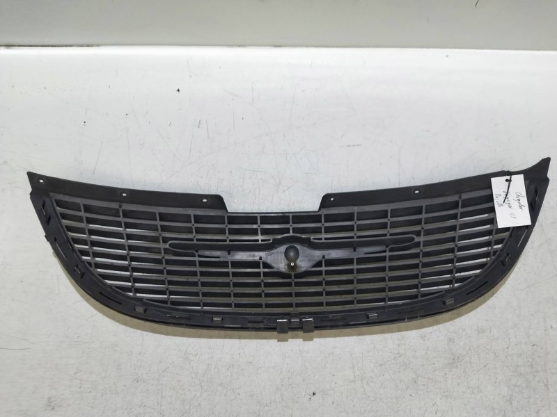 Recambio de rejilla delantera para chrysler voyager (rg) 2.5 crd cat referencia OEM IAM 4857522  