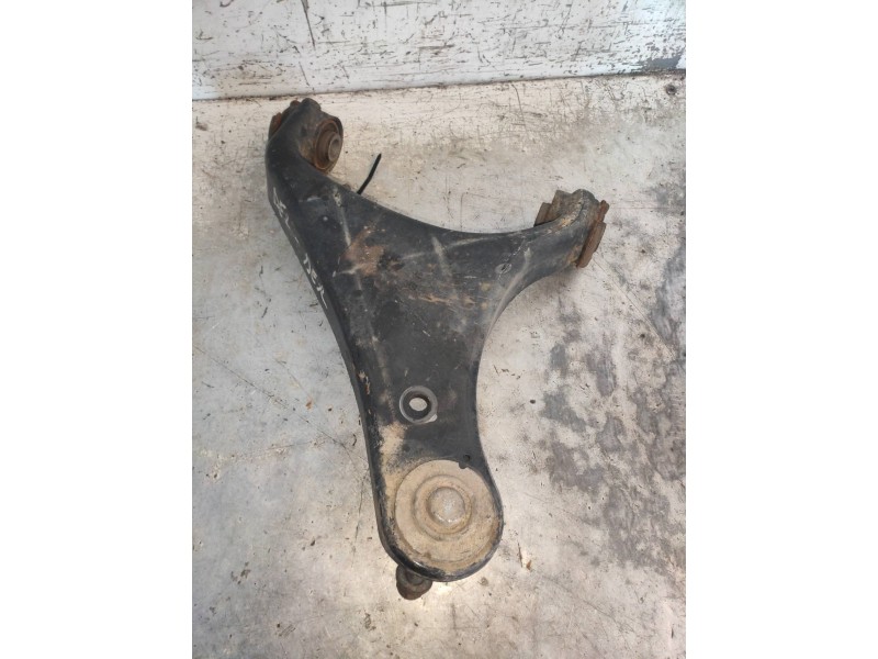 Recambio de brazo suspension superior delantero derecho para land rover discovery v6 td s referencia OEM IAM   