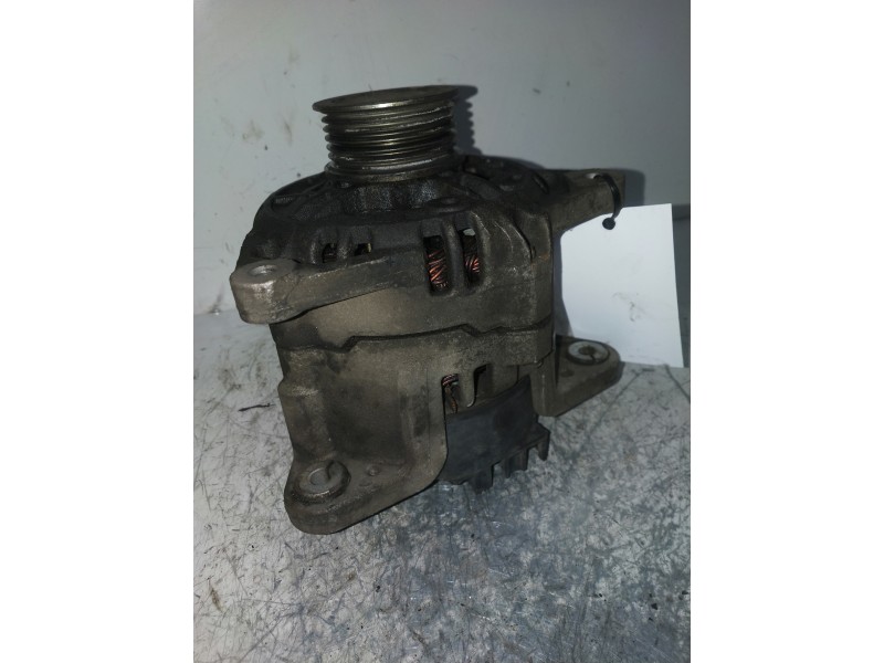 Recambio de alternador para ford fiesta berlina (dx) ambiente referencia OEM IAM 0123310054 BOSCH 