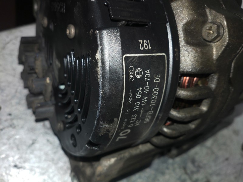 Recambio de alternador para ford fiesta berlina (dx) ambiente referencia OEM IAM 0123310054 BOSCH 