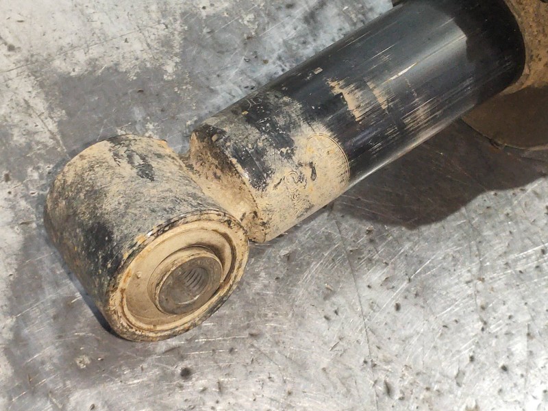 Recambio de amortiguador trasero derecho para land rover discovery v6 td s referencia OEM IAM RPD500880 22241481 