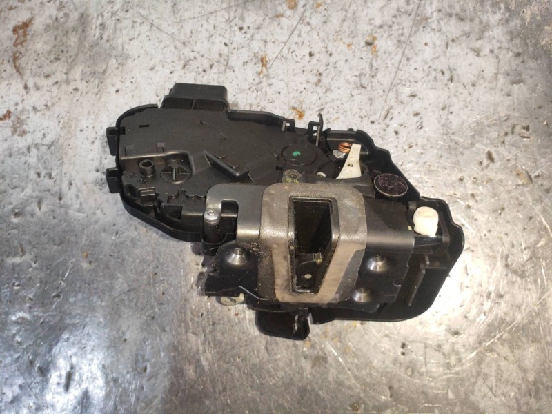 Recambio de motor cierre centralizado trasero derecho para land rover discovery v6 td s referencia OEM IAM 7H5A26412AA  