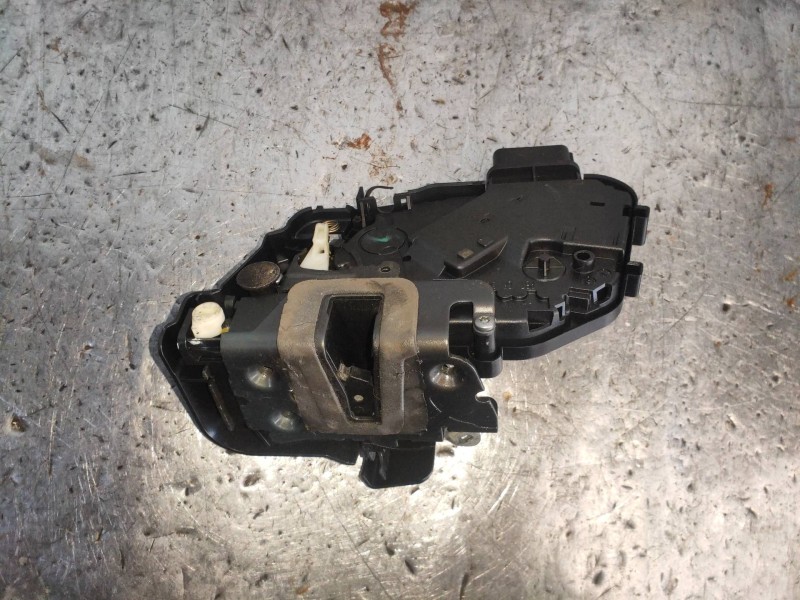 Recambio de motor cierre centralizado trasero izquierdo para land rover discovery v6 td s referencia OEM IAM 7H5A26413AA  