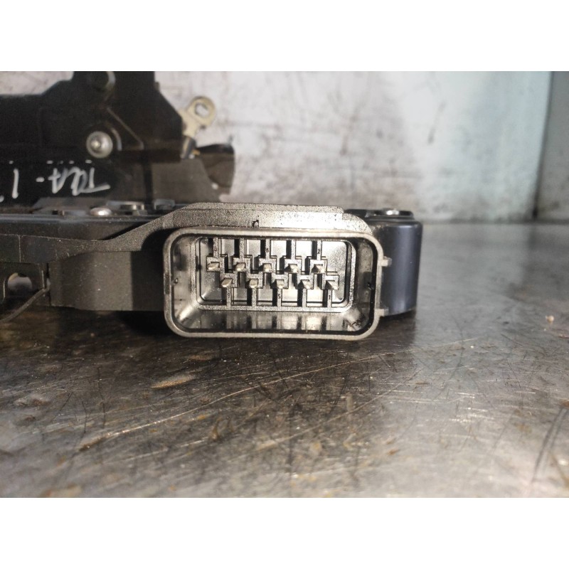 Recambio de motor cierre centralizado trasero izquierdo para land rover discovery v6 td s referencia OEM IAM 7H5A26413AA  