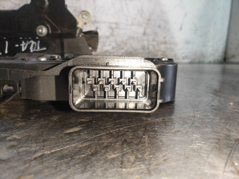 Recambio de motor cierre centralizado trasero izquierdo para land rover discovery v6 td s referencia OEM IAM 7H5A26413AA  