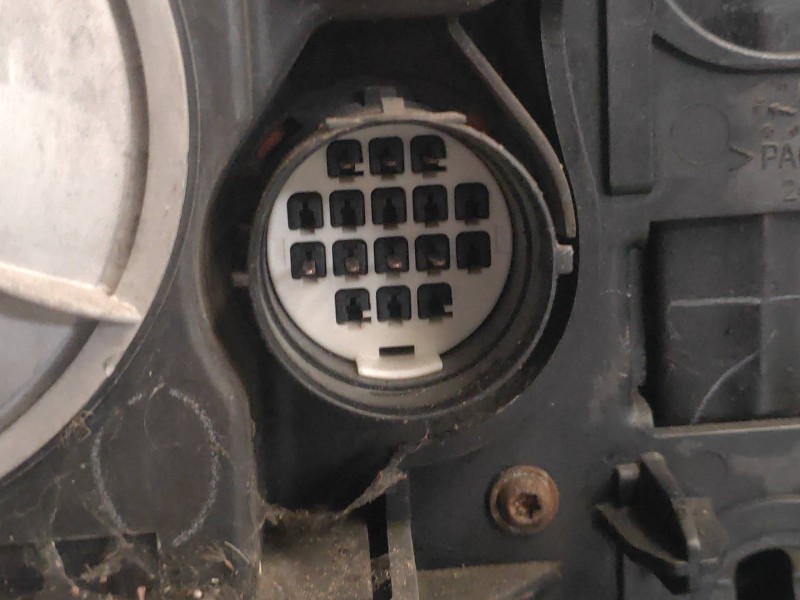 Recambio de faro derecho para land rover discovery v6 td s referencia OEM IAM XBC500402  