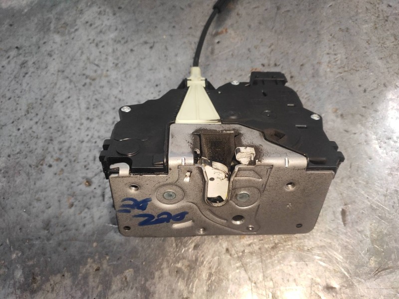 Recambio de motor cierre centralizado delantero derecho para opel corsa e design line referencia OEM IAM 13431840  