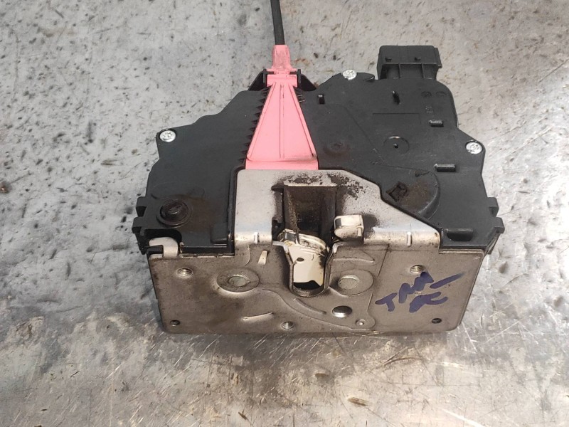 Recambio de motor cierre centralizado trasero derecho para opel corsa e design line referencia OEM IAM 13431845  