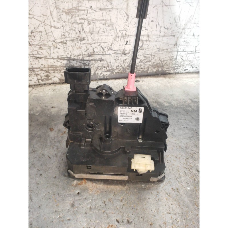 Recambio de motor cierre centralizado trasero derecho para opel corsa e design line referencia OEM IAM 13431845  