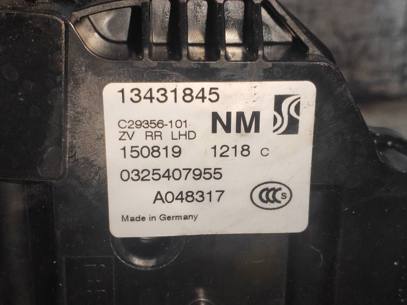 Recambio de motor cierre centralizado trasero derecho para opel corsa e design line referencia OEM IAM 13431845  