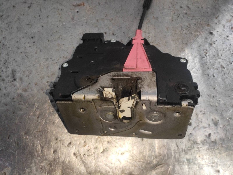 Recambio de motor cierre centralizado trasero izquierdo para opel corsa e design line referencia OEM IAM 13431842  