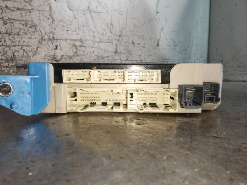 Recambio de modulo electronico para lexus is 300h referencia OEM IAM 2381003800 8922153290 