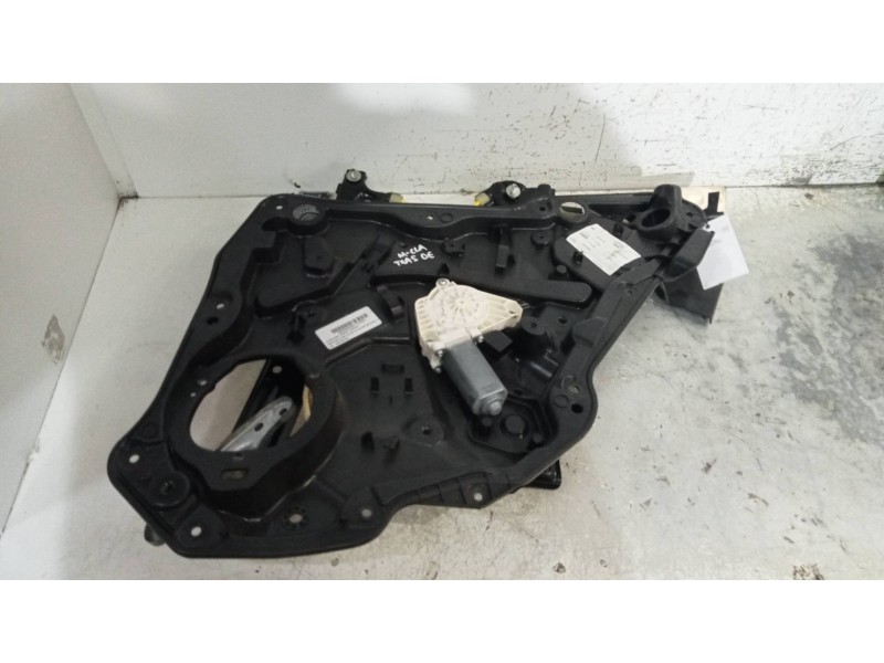 Recambio de elevalunas trasero derecho para mercedes clase cla (w117) cla 220 cdi edition 1 (117.303) referencia OEM IAM A204760