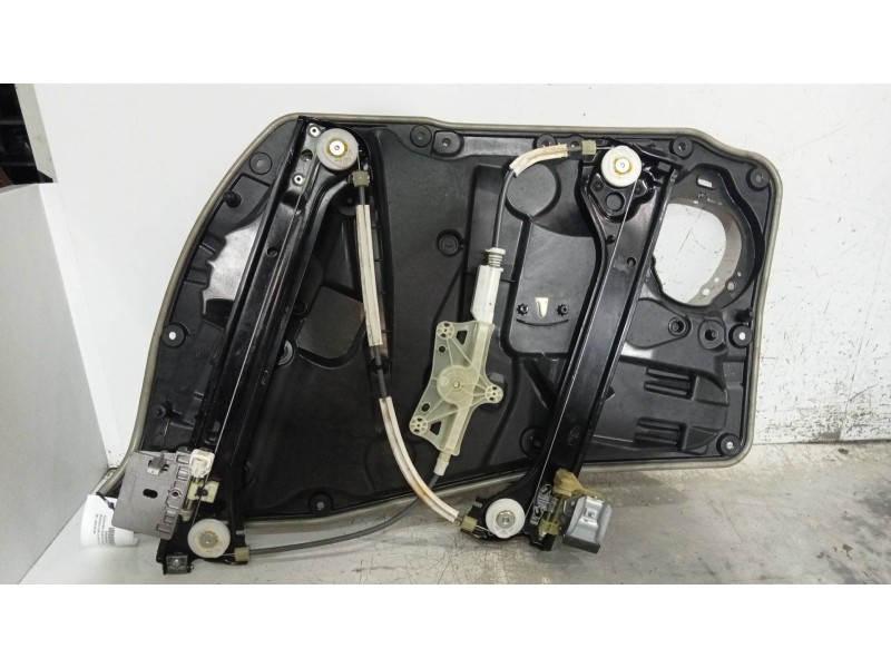 Recambio de elevalunas delantero izquierdo para mercedes clase cla (w117) cla 220 cdi edition 1 (117.303) referencia OEM IAM A20 Recambio de elevalunas delantero izquierdo para mercedes clase cla (w117) cla 220 cdi edition 1 (117.303) referencia OEM IAM A20