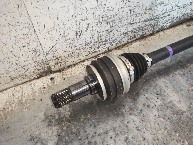 Recambio de transmision trasera derecha para lexus is 300h referencia OEM IAM 4233053040  