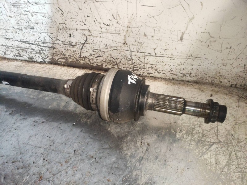 Recambio de transmision trasera derecha para lexus is 300h referencia OEM IAM 4233053040  