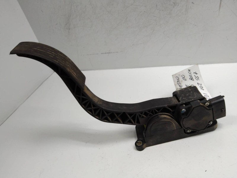 Recambio de potenciometro pedal para hyundai santa fe (sm) 2.0 crdi cat referencia OEM IAM 0281002557 327C526010 