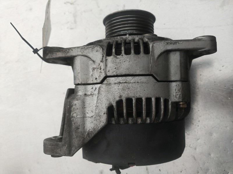 Recambio de alternador para ford fiesta berl./courier surf referencia OEM IAM 0120485029 BOSCH 