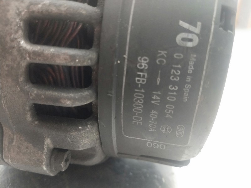 Recambio de alternador para ford fiesta berlina (dx) básico referencia OEM IAM 0123310054 BOSCH 
