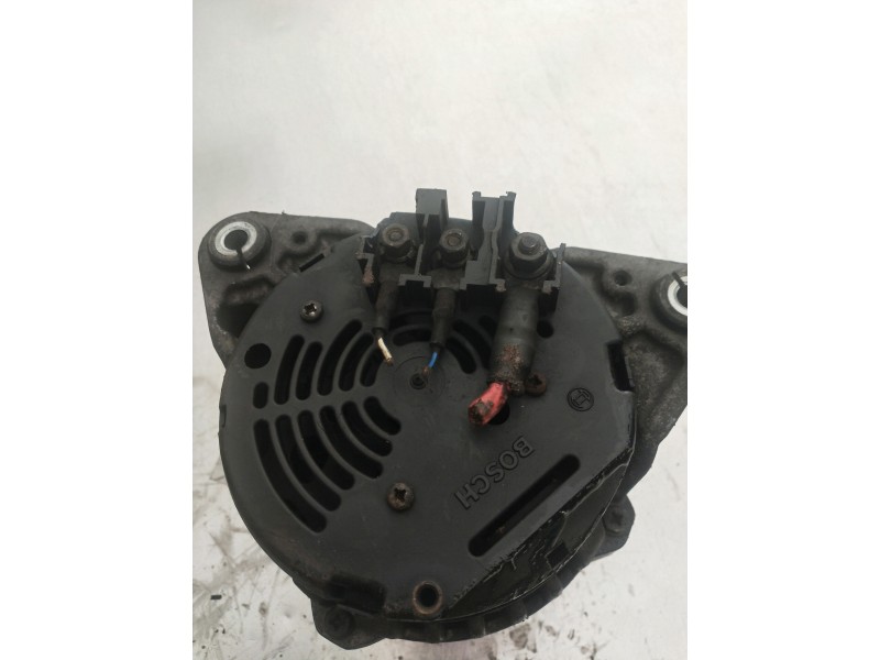 Recambio de alternador para ford fiesta berlina (dx) básico referencia OEM IAM 0123310054 BOSCH 
