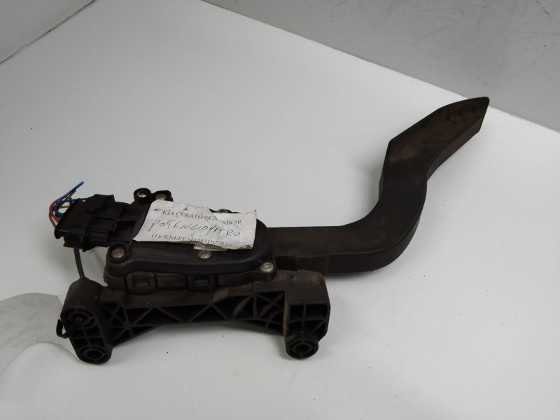 Recambio de potenciometro pedal para kia cerato 2.0 turbodiesel cat referencia OEM IAM 327002F200  