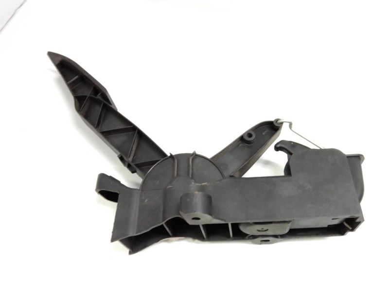 Recambio de potenciometro pedal para mercedes clase b (w245) 2.0 cdi cat referencia OEM IAM A1693000304  