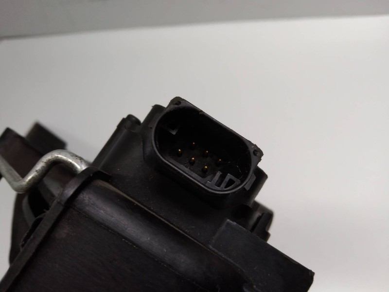 Recambio de potenciometro pedal para mercedes clase b (w245) 2.0 cdi cat referencia OEM IAM A1693000304  