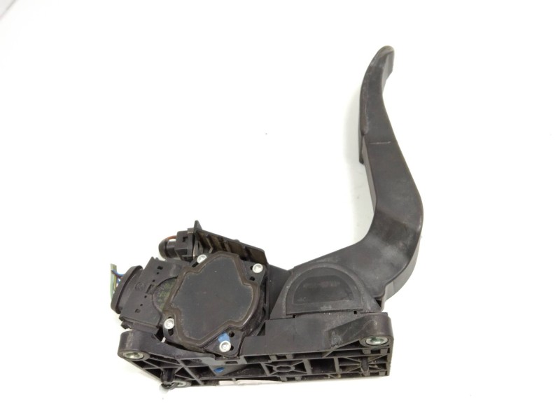 Recambio de potenciometro pedal para mercedes sprinter 02.00  caja abierta 2.2 cdi cat referencia OEM IAM 0281002337 A9013000504