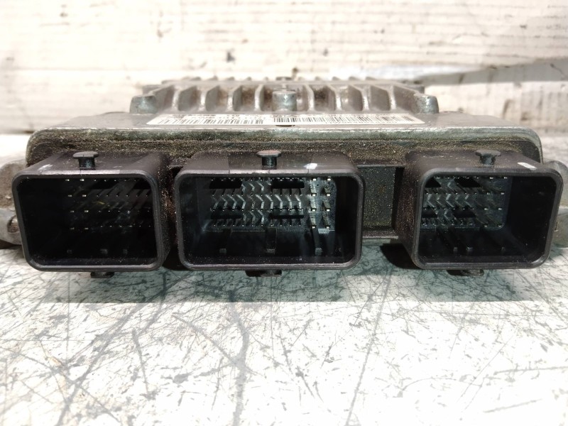 Recambio de centralita motor uce para citroen c2 sx referencia OEM IAM 5WS40111CT SW9653447380 HW9648624280 SID804