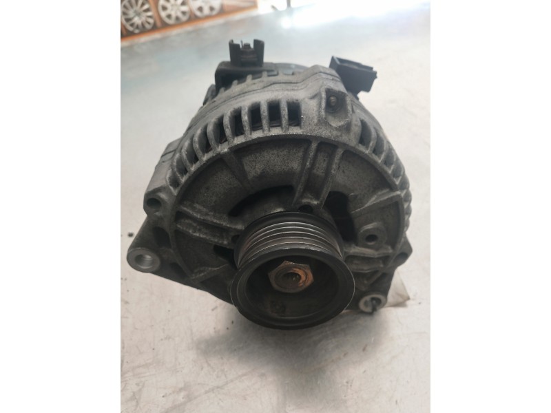 Recambio de alternador para ford mondeo berlina (gd) gt referencia OEM IAM 0123212001 BOSCH 
