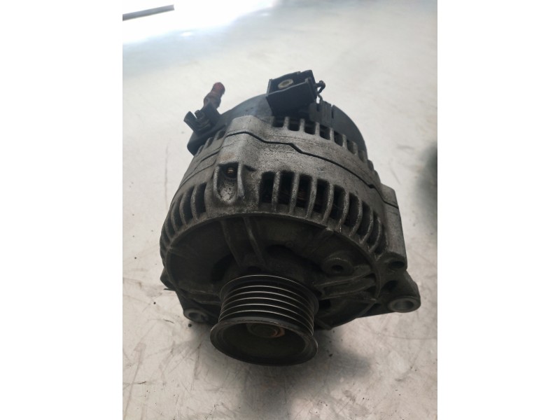 Recambio de alternador para ford mondeo familiar (gd) glx referencia OEM IAM 0123212001 BOSCH 