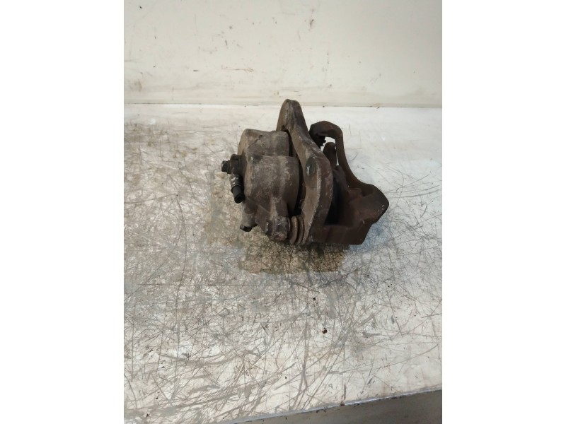 Recambio de pinza freno delantera derecha para kia carnival ii 2.9 crdi lx referencia OEM IAM   