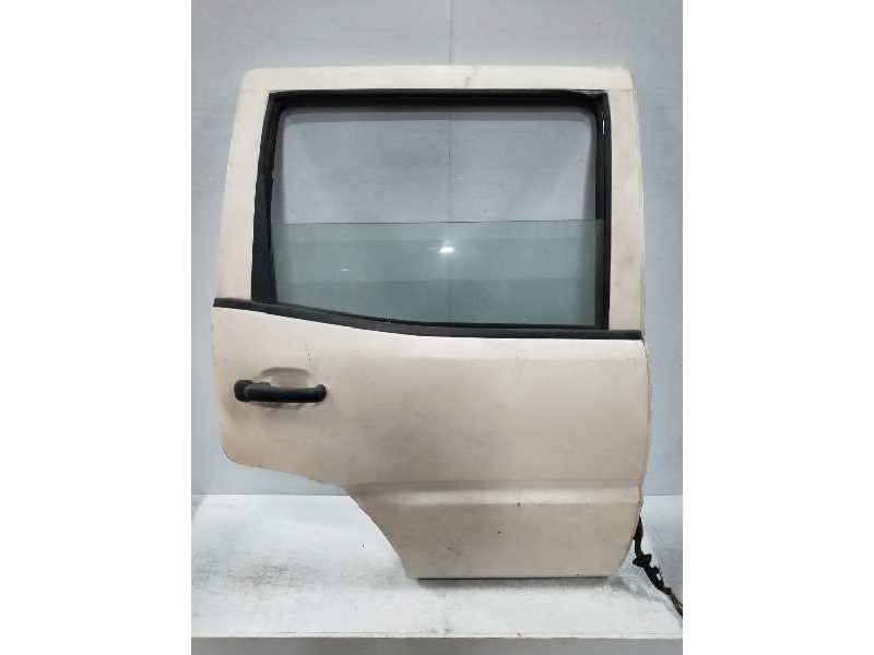 Recambio de puerta trasera derecha para nissan terrano/terrano.ii (r20) 2.7 turbodiesel referencia OEM IAM   