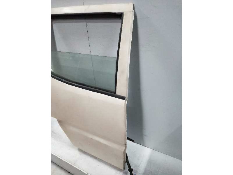 Recambio de puerta trasera derecha para nissan terrano/terrano.ii (r20) 2.7 turbodiesel referencia OEM IAM   
