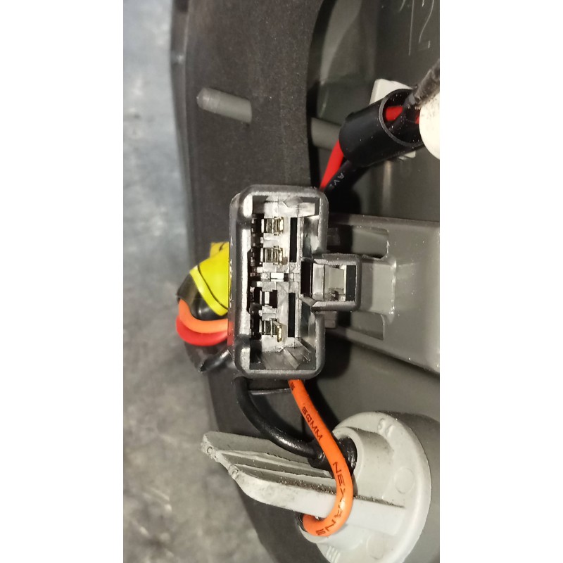 Recambio de piloto trasero derecho interior para hyundai sonata (nf) 2.0 crdi comfort i referencia OEM IAM   