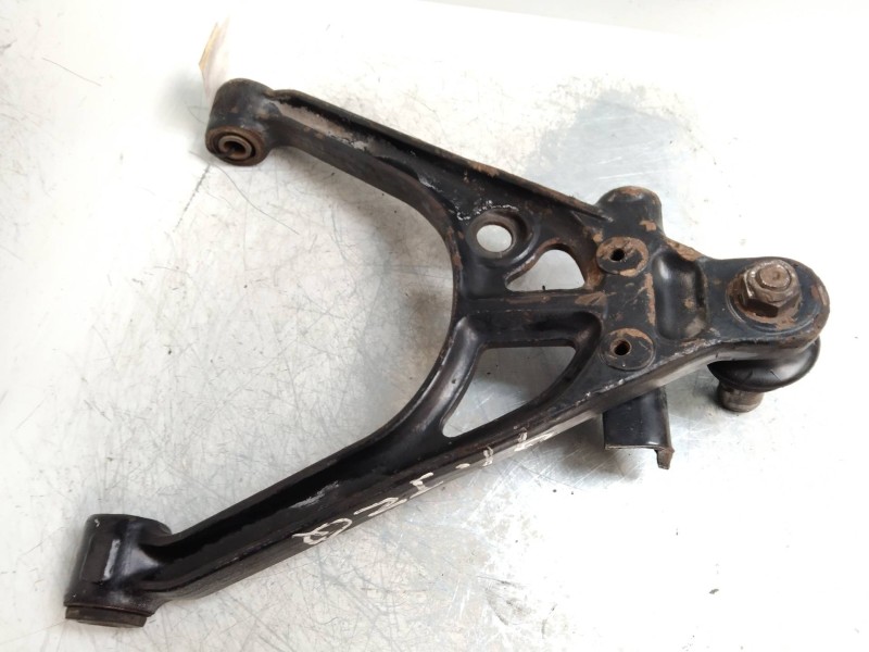 Recambio de brazo suspension inferior delantero izquierdo para mercedes mb 100 d caja cerrada / combi 2.4 diesel referencia OEM 
