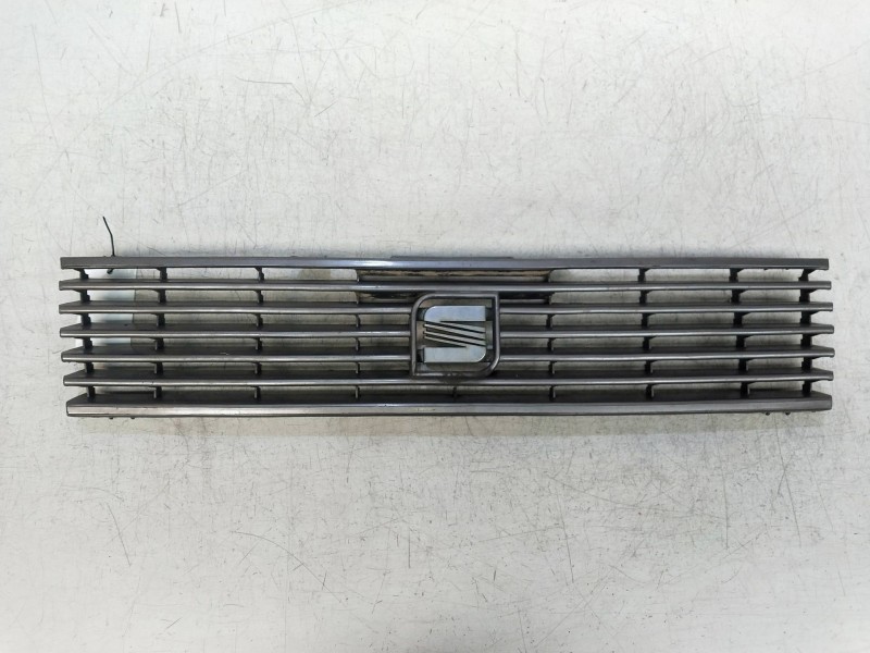 Recambio de rejilla delantera para seat malaga referencia OEM IAM   