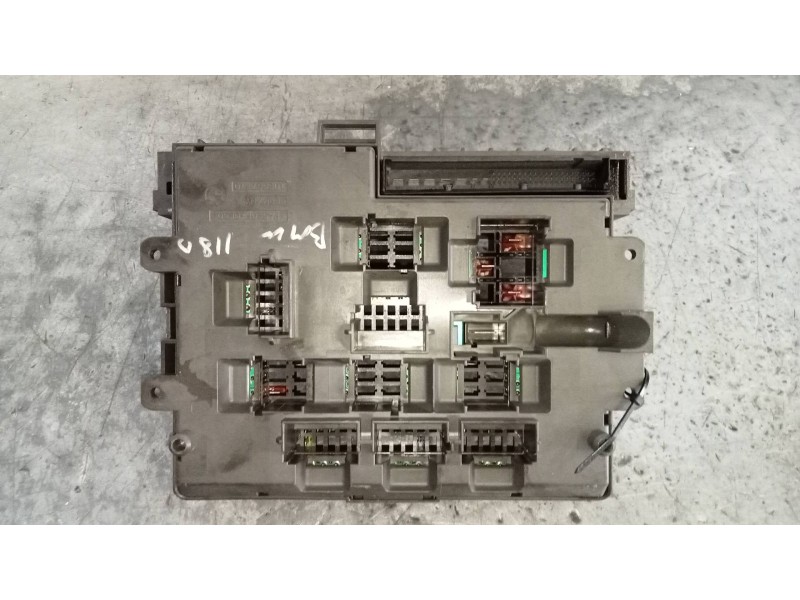 Recambio de caja reles / fusibles para bmw serie 1 berlina (e81/e87) 118d referencia OEM IAM 6135918753901 9119446 