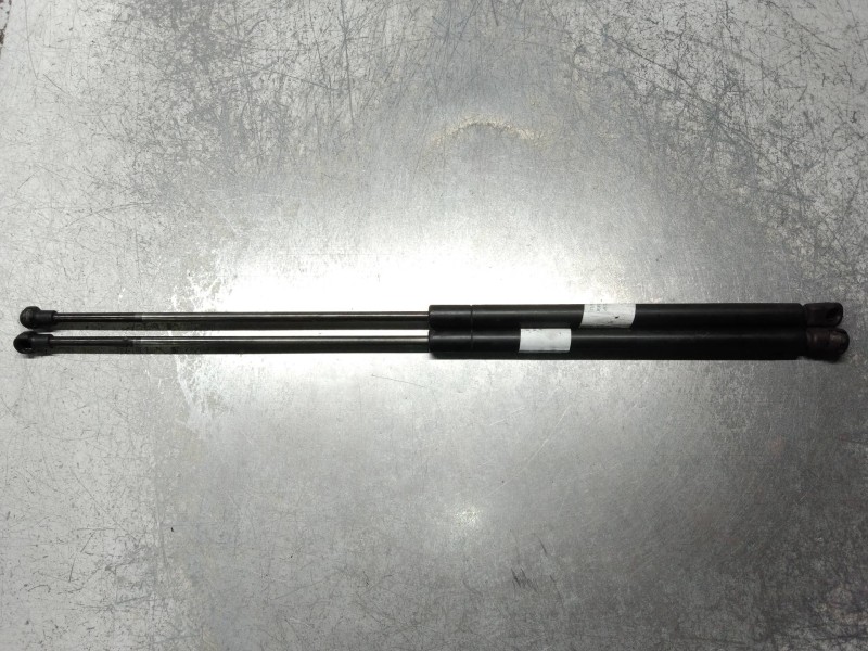 Recambio de amortiguadores maletero / porton para volvo v40 familiar 1.9 diesel cat referencia OEM IAM 30803472  0320N