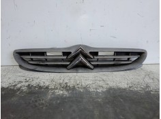 Recambio de rejilla delantera para citroen saxo 1.5 diesel referencia OEM IAM 9636012877  