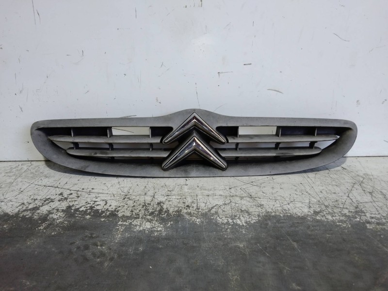 Recambio de rejilla delantera para citroen saxo 1.5 diesel referencia OEM IAM 9636012877  