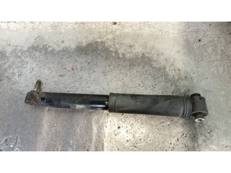 Recambio de amortiguador trasero derecho para renault scenic iii grand dynamique referencia OEM IAM 562100028R  