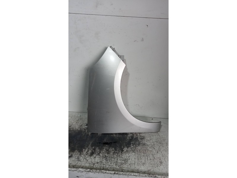 Recambio de aleta delantera derecha para renault scenic iii grand dynamique referencia OEM IAM   