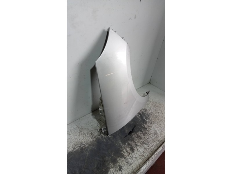 Recambio de aleta delantera derecha para renault scenic iii grand dynamique referencia OEM IAM   