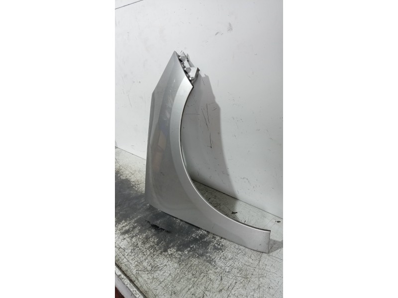 Recambio de aleta delantera derecha para renault scenic iii grand dynamique referencia OEM IAM   